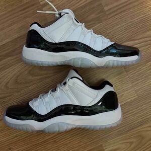 Retro 11 low emerald GS size 6